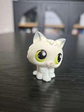 LPS Littlest Pet Shop  #100 Baby White and Grey Kitten